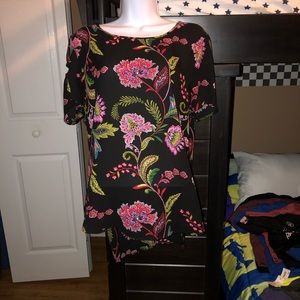 Gorgeous flowy floral blouse. L